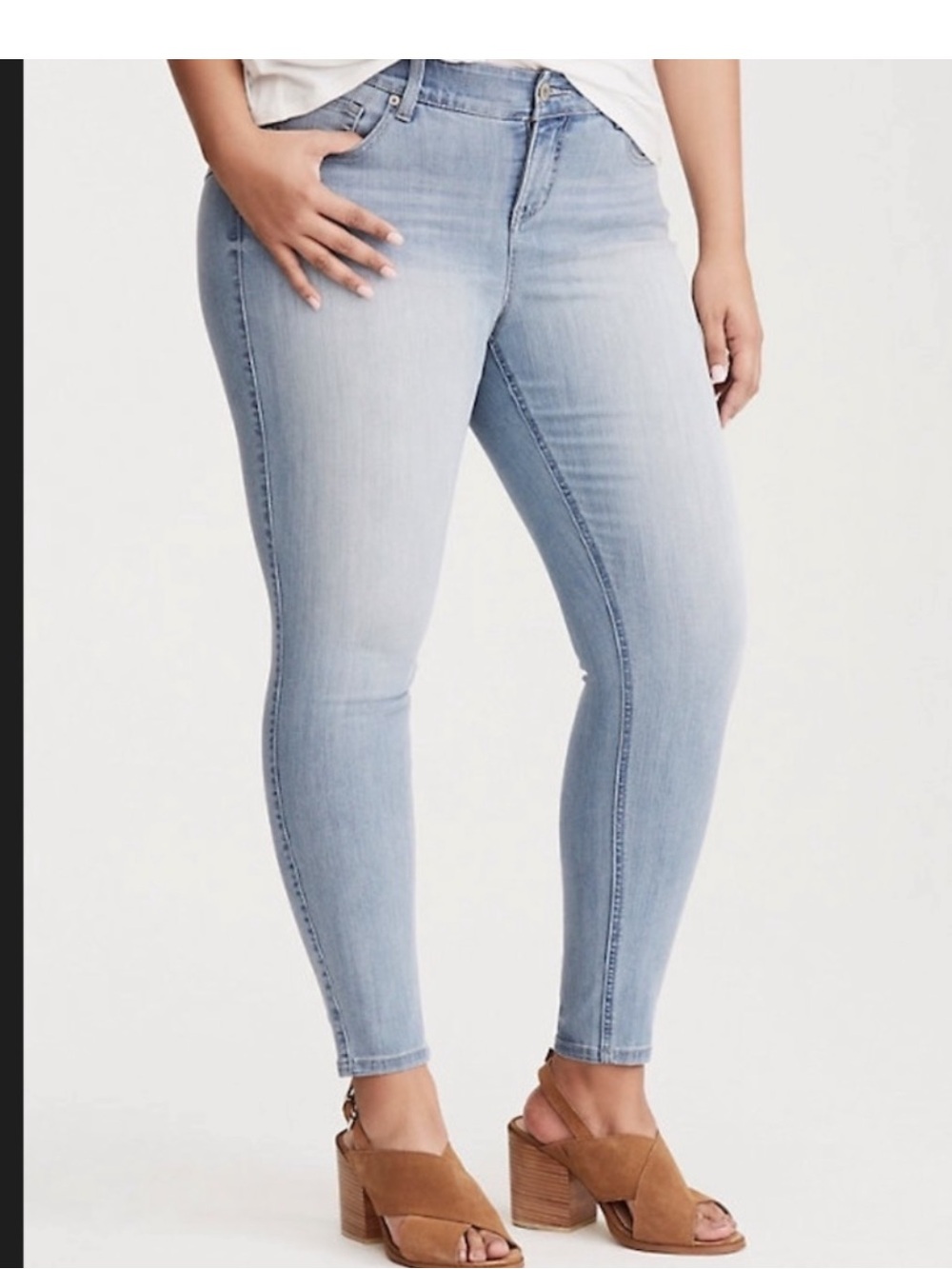 Torrid Women’s Plus Bombshell Skinny Jeans 26R Light Wash Premium Stretch Denim